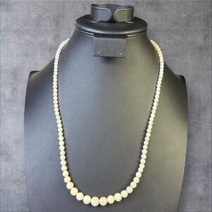 247. Vintage Mother of Pearl Beaded Necklace Retro Elegant 1950s‎ Jewelry